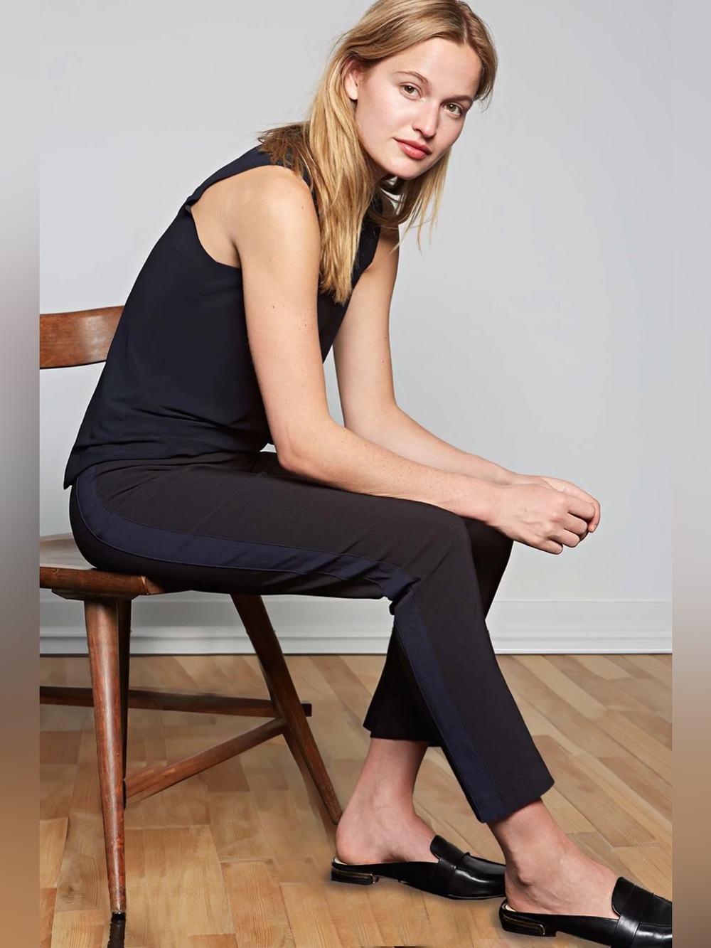 Avenue Montaigne Libbi Signature Pants in black and blue side stripe size 4